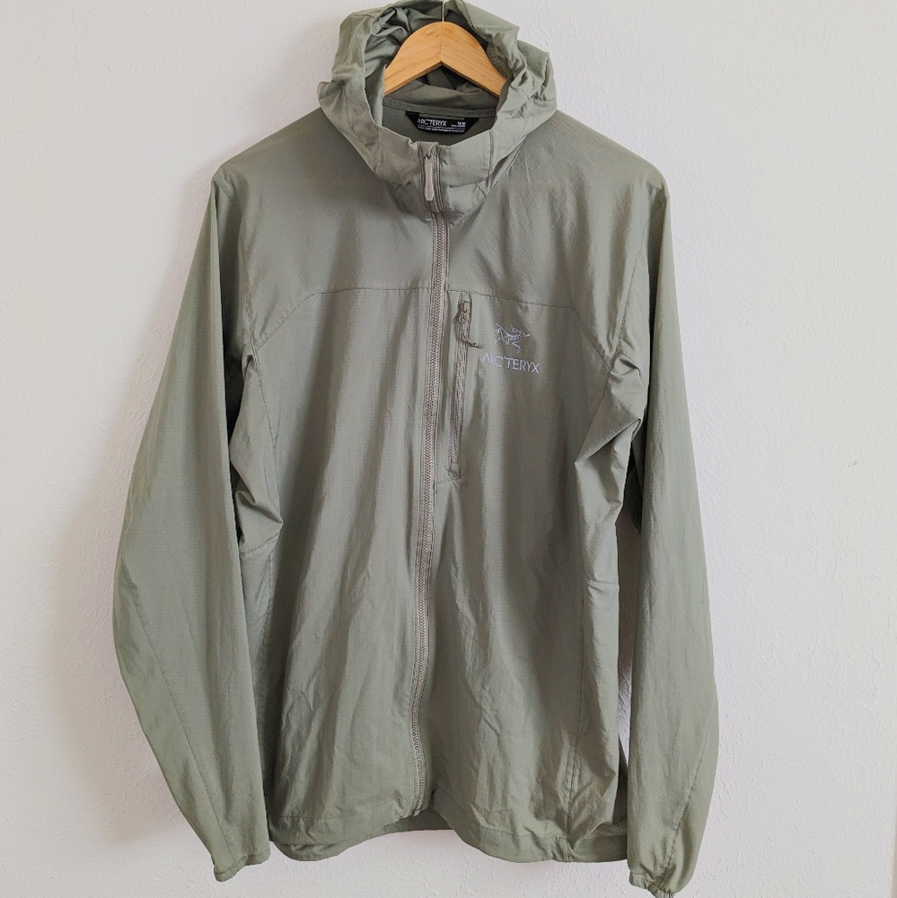 Arc'teryx Squamish Windbreaker Hoodie. Light Gray (M)